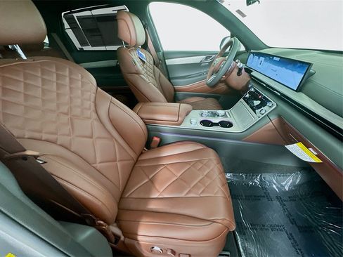 Certified 2025 Genesis GV80 3.5T Prestige image 30