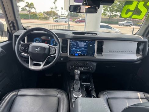 Used 2025 Ford Bronco Outer Banks AWD/4WD image 9