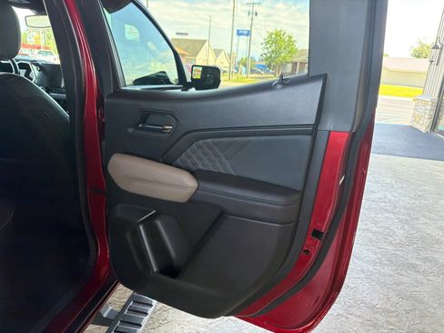 Used 2024 GMC Canyon Denali AWD/4WD image 4