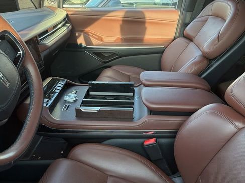 Used 2025 Lincoln Navigator L Reserve AWD/4WD image 13