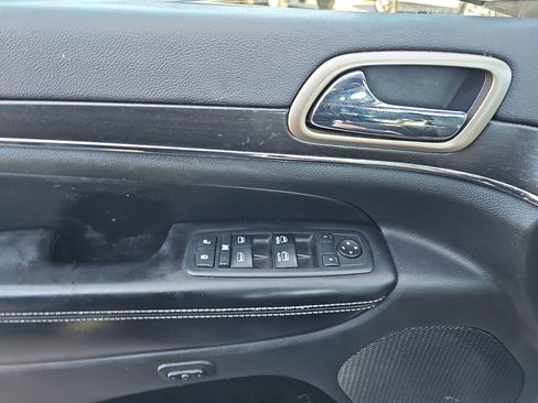 Used 2016 Jeep Grand Cherokee Limited w/ Luxury Group II image 32