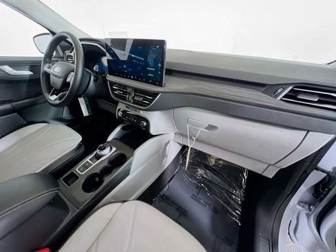 New 2025 Ford Escape SE w/ PHEV Premium Package image 31