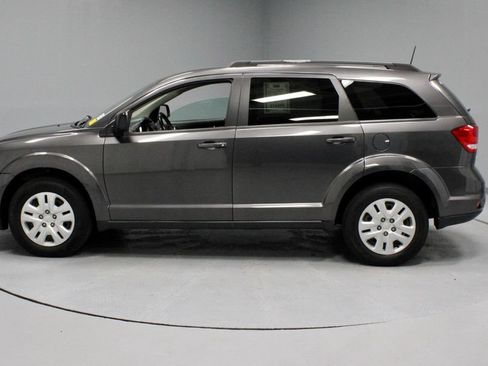 Used 2019 Dodge Journey SE w/ Connectivity Group FWD image 6