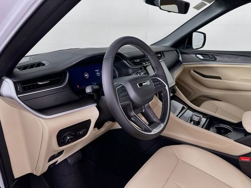 New 2025 Jeep Grand Cherokee Limited image 13