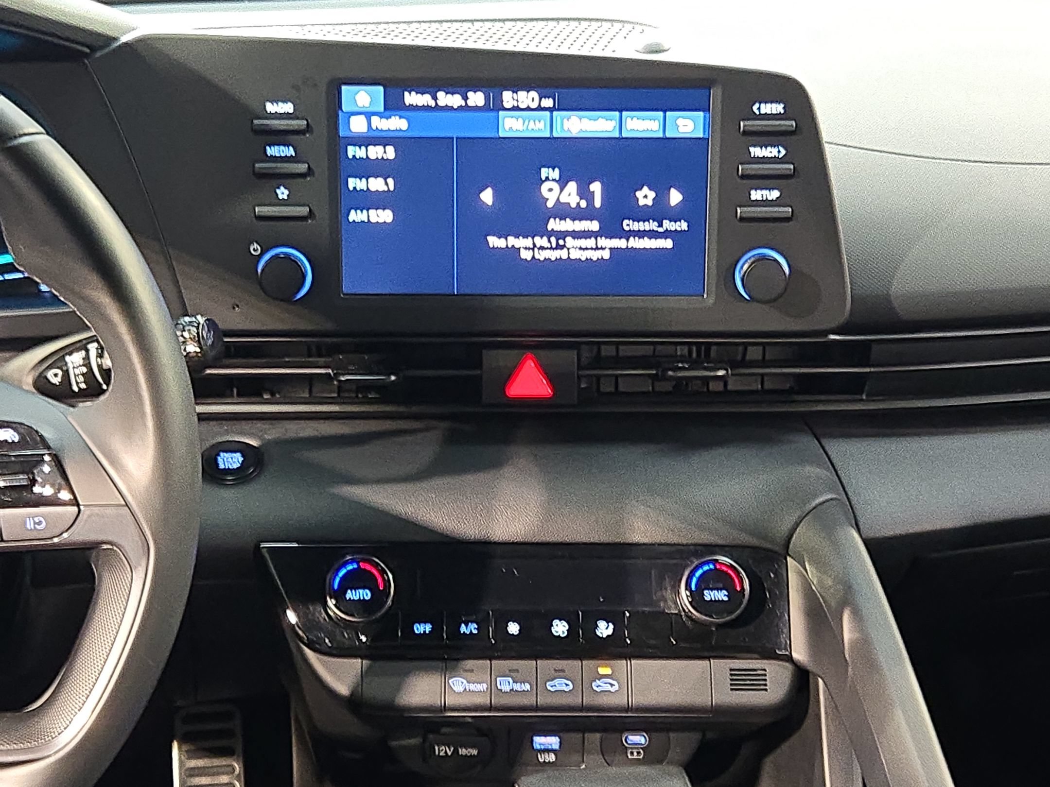 Used 2025 Hyundai Elantra Sport FWD image 16
