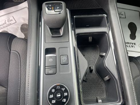 Used 2025 Nissan Pathfinder SV AWD/4WD image 28