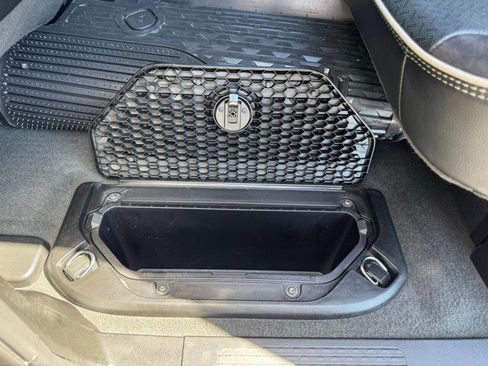 Used 2024 RAM 1500 Laramie AWD/4WD image 33