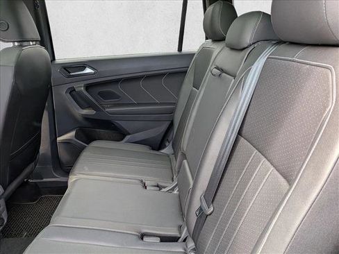 Used 2023 Volkswagen Tiguan SE R-Line image 14