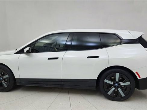 Used 2022 BMW iX xDrive50 w/ Premium Package image 4