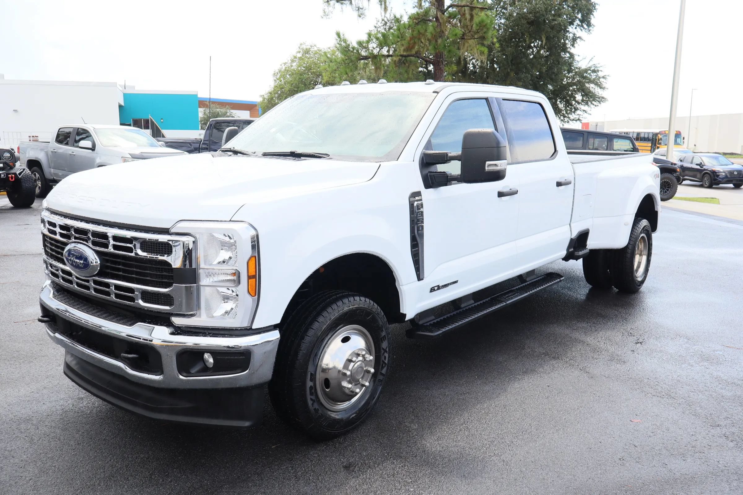 Used 2025 Ford F350 XLT AWD/4WD image 3