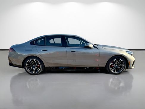 New 2026 BMW 530i w/ Executive Package image 2