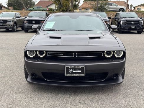 Used 2017 Dodge Challenger SXT RWD image 6