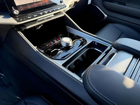 New 2026 Jeep Grand Wagoneer Limited AWD/4WD image 25