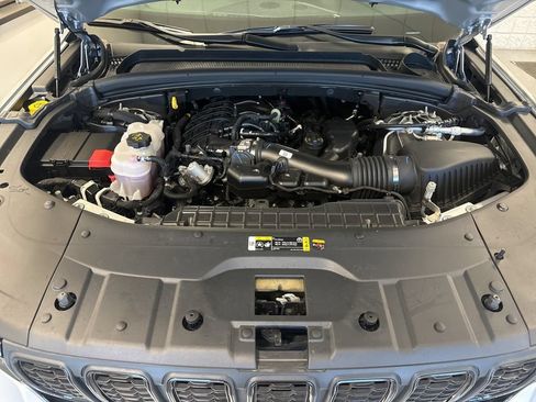 Used 2023 Jeep Grand Cherokee Altitude AWD/4WD image 7