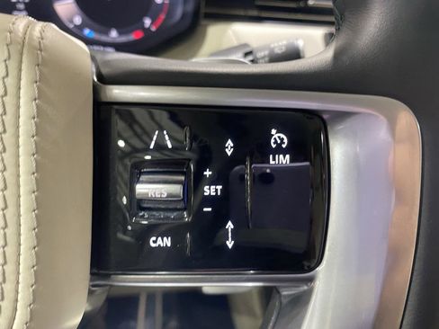 Used 2023 Land Rover Range Rover SE AWD/4WD image 11