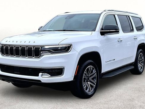 Used 2025 Jeep Wagoneer 4WD image 14
