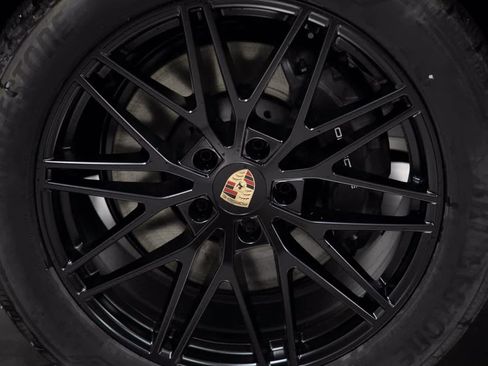 Certified 2025 Porsche Cayenne image 11