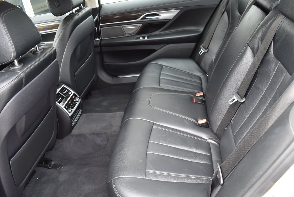 Used 2019 BMW 740i xDrive AWD/4WD image 10