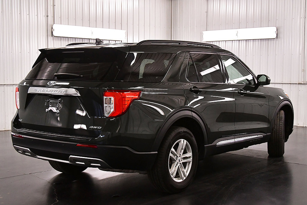 Used 2024 Ford Explorer XLT w/ Equipment Group 202A AWD/4WD image 8