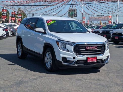 Used 2024 GMC Terrain SLE image 3