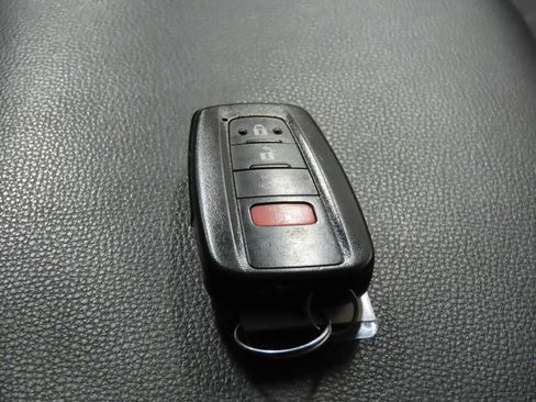 Used 2021 Toyota RAV4 XLE w/ Convenience Package AWD/4WD image 17