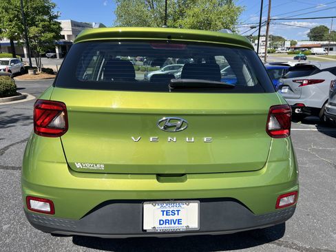 Used 2023 Hyundai Venue SEL w/ Cargo Package image 4