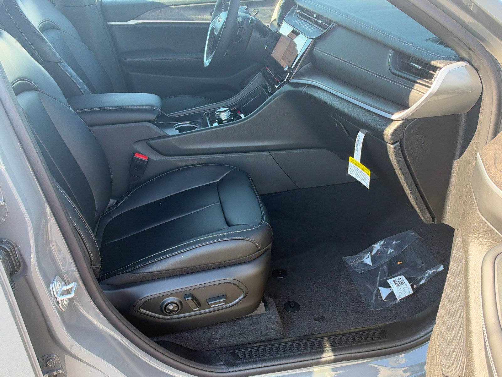 New 2027 Jeep Grand Cherokee Limited AWD/4WD image 13