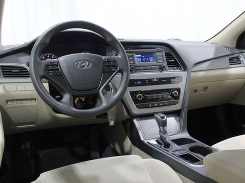 Used 2015 Hyundai Sonata SE FWD image 2