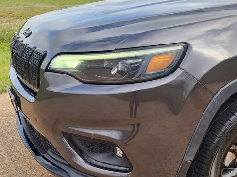 Used 2019 Jeep Cherokee Latitude Plus FWD image 10