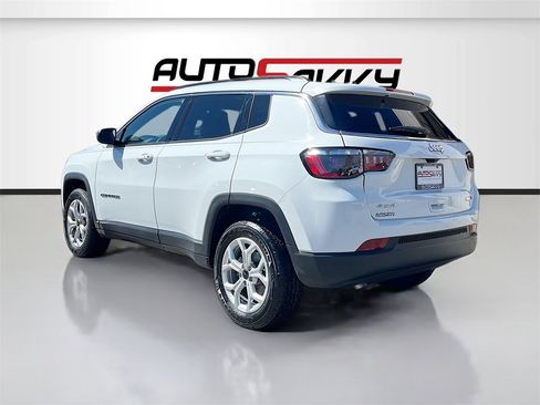 Used 2025 Jeep Compass Latitude image 5