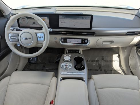 Used 2025 Genesis GV60 RWD image 17