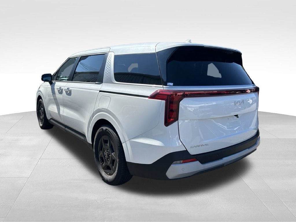 Certified 2026 Kia Carnival LX FWD image 4