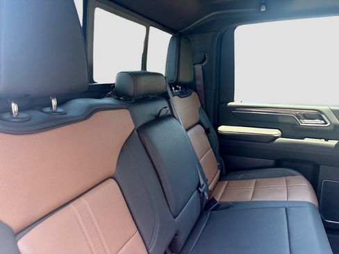 Used 2024 Chevrolet Silverado 2500 High Country w/ Technology Package AWD/4WD image 26