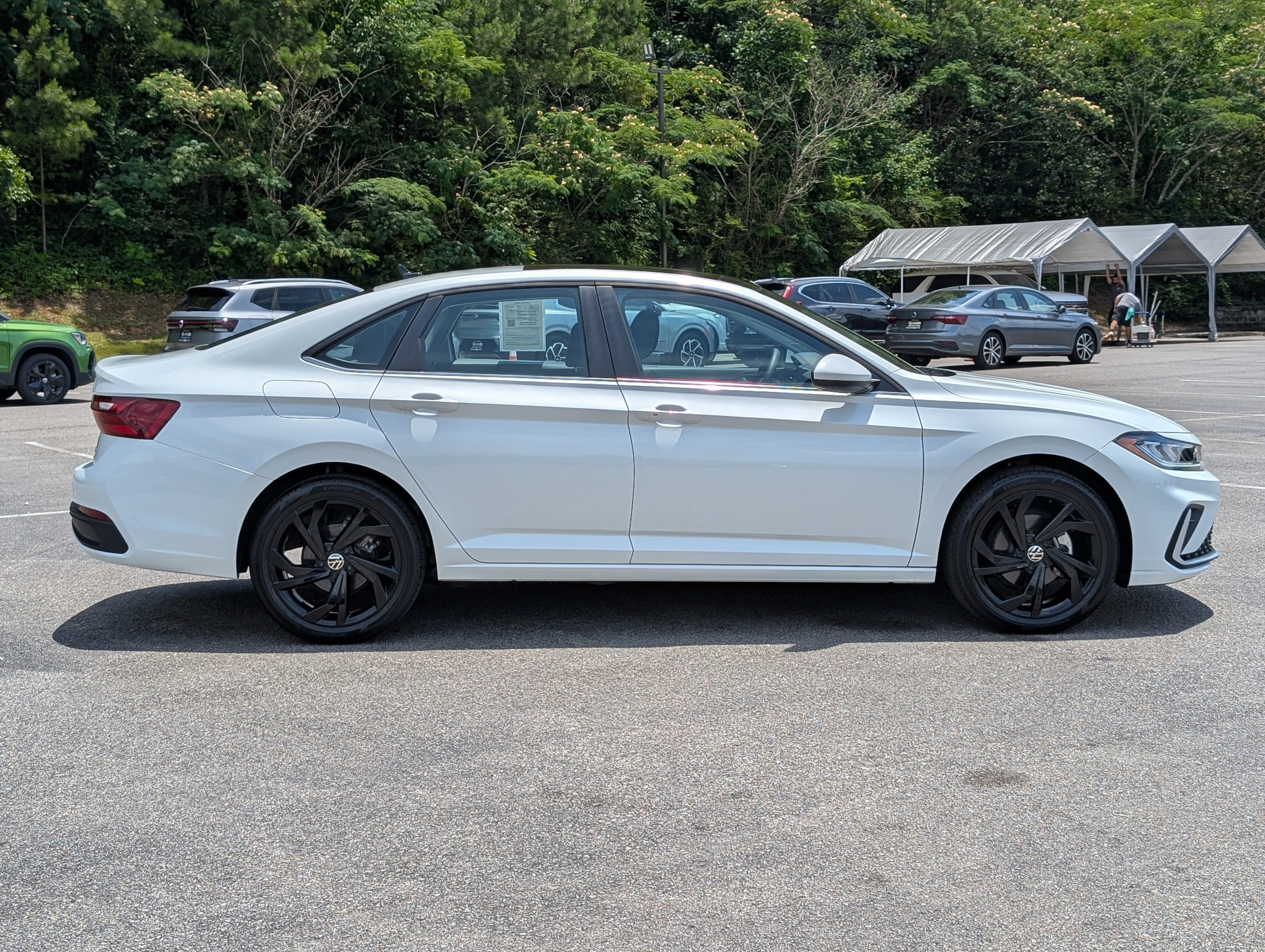 Used 2025 Volkswagen Jetta SE w/ Sunroof Package FWD image 10