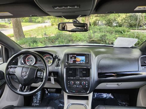 Used 2017 Dodge Grand Caravan SXT FWD image 10
