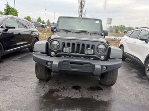 Used 2016 Jeep Wrangler Unlimited Sahara AWD/4WD image 2