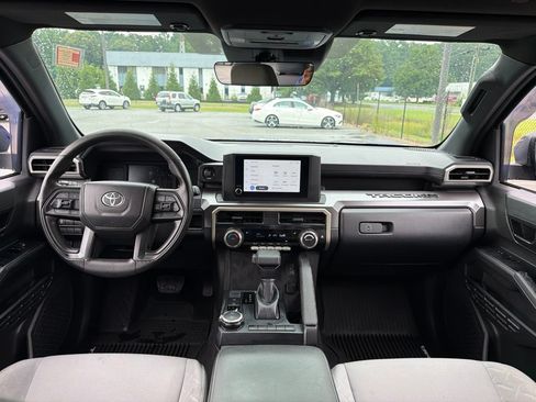 Used 2025 Toyota Tacoma SR5 AWD/4WD image 8