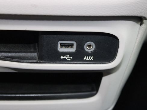 Used 2018 Chrysler Pacifica Touring Plus image 24