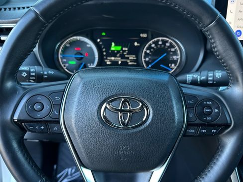 Used 2024 Toyota Venza XLE image 30