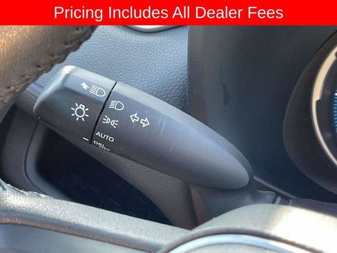 Used 2023 Toyota RAV4 XSE AWD/4WD image 31