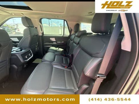 Used 2025 Ford Expedition Active AWD/4WD image 25