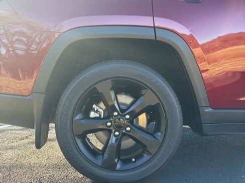 Used 2024 Jeep Grand Cherokee L Altitude image 15