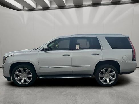 Used 2019 Cadillac Escalade Luxury AWD/4WD image 4