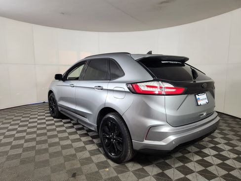 Used 2022 Ford Edge SE w/ Black Appearance Package image 5