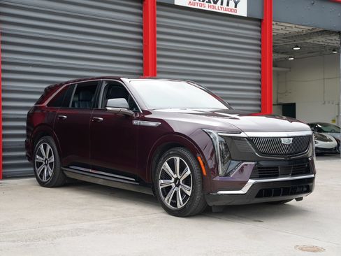 Used 2025 Cadillac Escalade IQ Luxury 2 w/ LPO, Premium Carpet Package AWD/4WD image 7