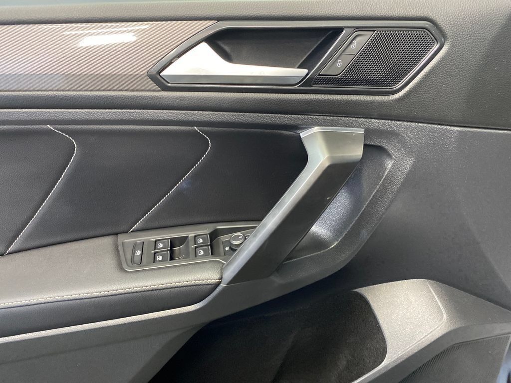 Used 2022 Volkswagen Tiguan SE AWD/4WD image 12