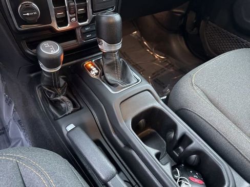 Used 2024 Jeep Wrangler Sahara image 29