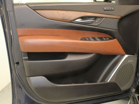 Used 2018 Cadillac Escalade Luxury image 36