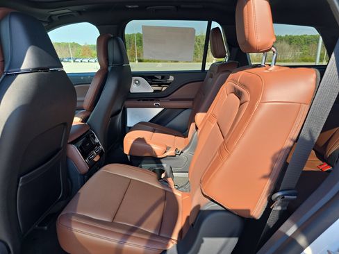 New 2026 Lincoln Aviator Reserve w/ Luxury Package RWD image 14
