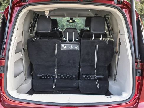 Used 2019 Chrysler Pacifica Touring-L Plus w/ Tire & Wheel Group image 25